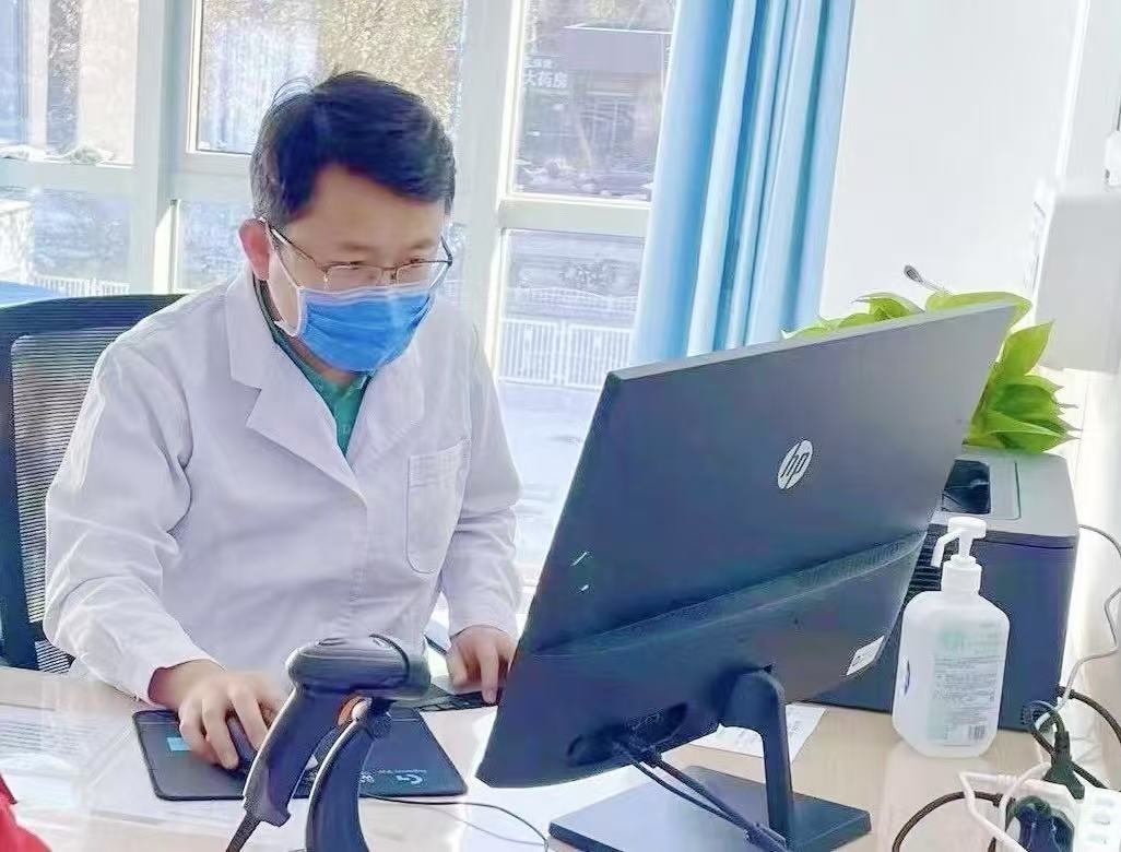 干吃蒙脱石散险窒息？专家详解安全用药与腹泻防治要点