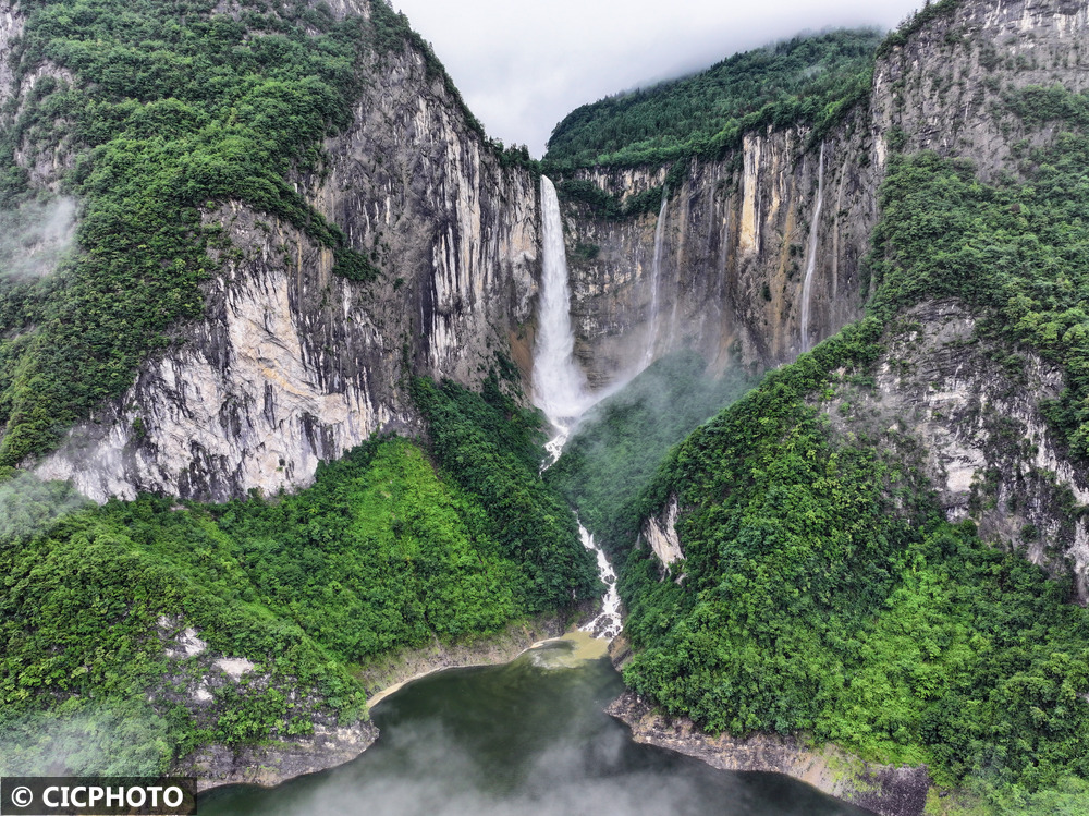 影像“凉”方：依水而坐等风来