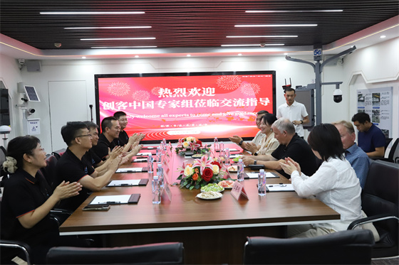 “创客中国”考察团到访亿晶云科技 共探智慧科技创新成果与合作