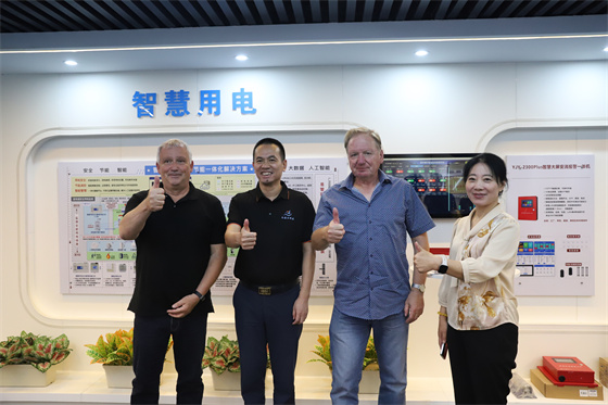 “创客中国”考察团聚焦亿晶云科技 智慧创新成果引国际专家点赞