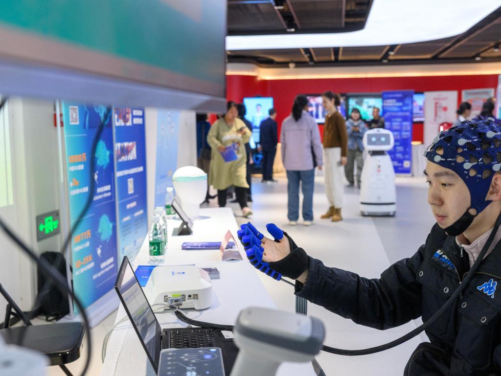 资金和政策协同发力 脑机接口技术落地与商业化提速并进