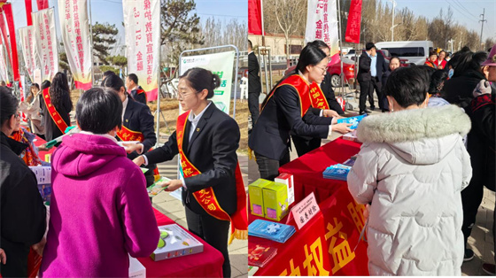 国寿财险保定中支开展“3·15”消费者 权益保护进商圈宣传活动(图2)